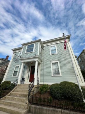 Entire Charming Victorian Home Downtown Newport